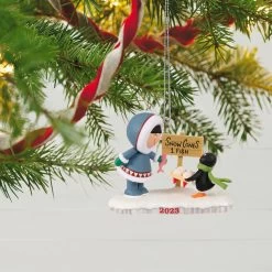 Hallmark -Hallmark Eskimo and Penguin Keepsake Ornament 1699QXR8029 02